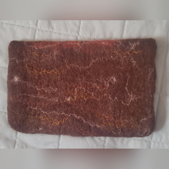 Wet felted pouch - Picture 2 of 8